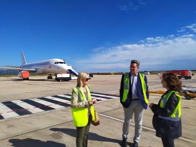 El aeropuerto de Castellón acoge una operativa chárter para el desplazamiento de representantes del sector cerámico a la feria Cersaie de Bolonia